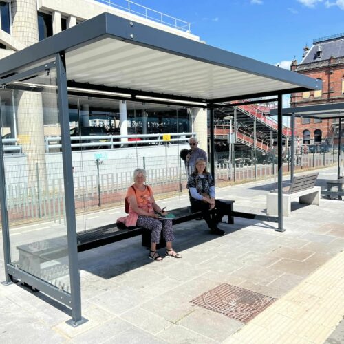 Bushokje Palermo 23 Bushokjes Palermo lengte 4 meter. 2 van de 5 die we op het Hoofdstation in Groningen geplaatst hebben.